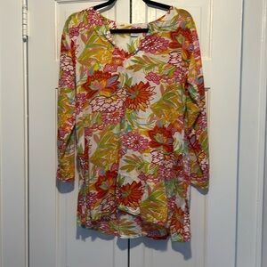 Beautiful floral tunic! hardly worn. Beautiful red, orange, yellow colors!